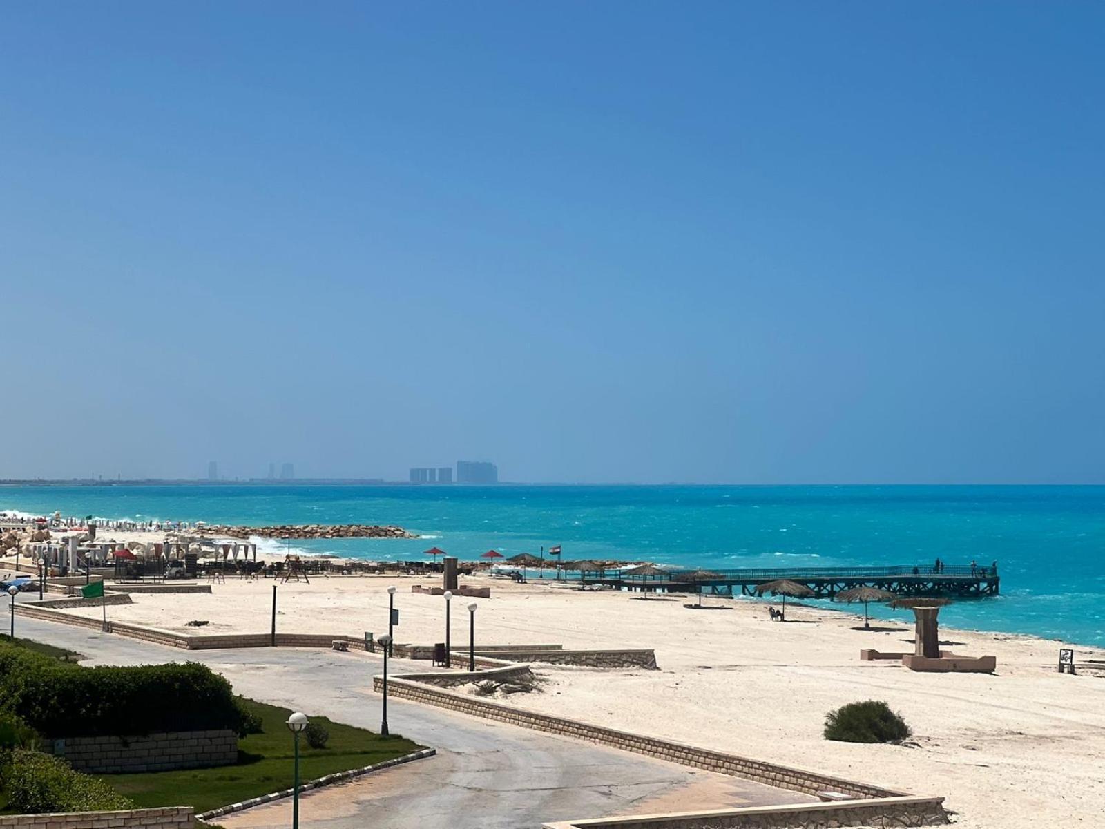 Beachfront Chalet In Green Beach, North Coast Villa El Alamein Eksteriør bilde